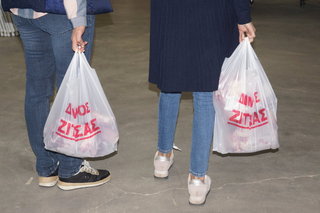 Διανομή κρέατος και παιδικών παπουτσιών σε δικαιούχους στο Δήμο Ζίτσας